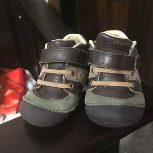 Stride rite boys shoes. 5.5 wide