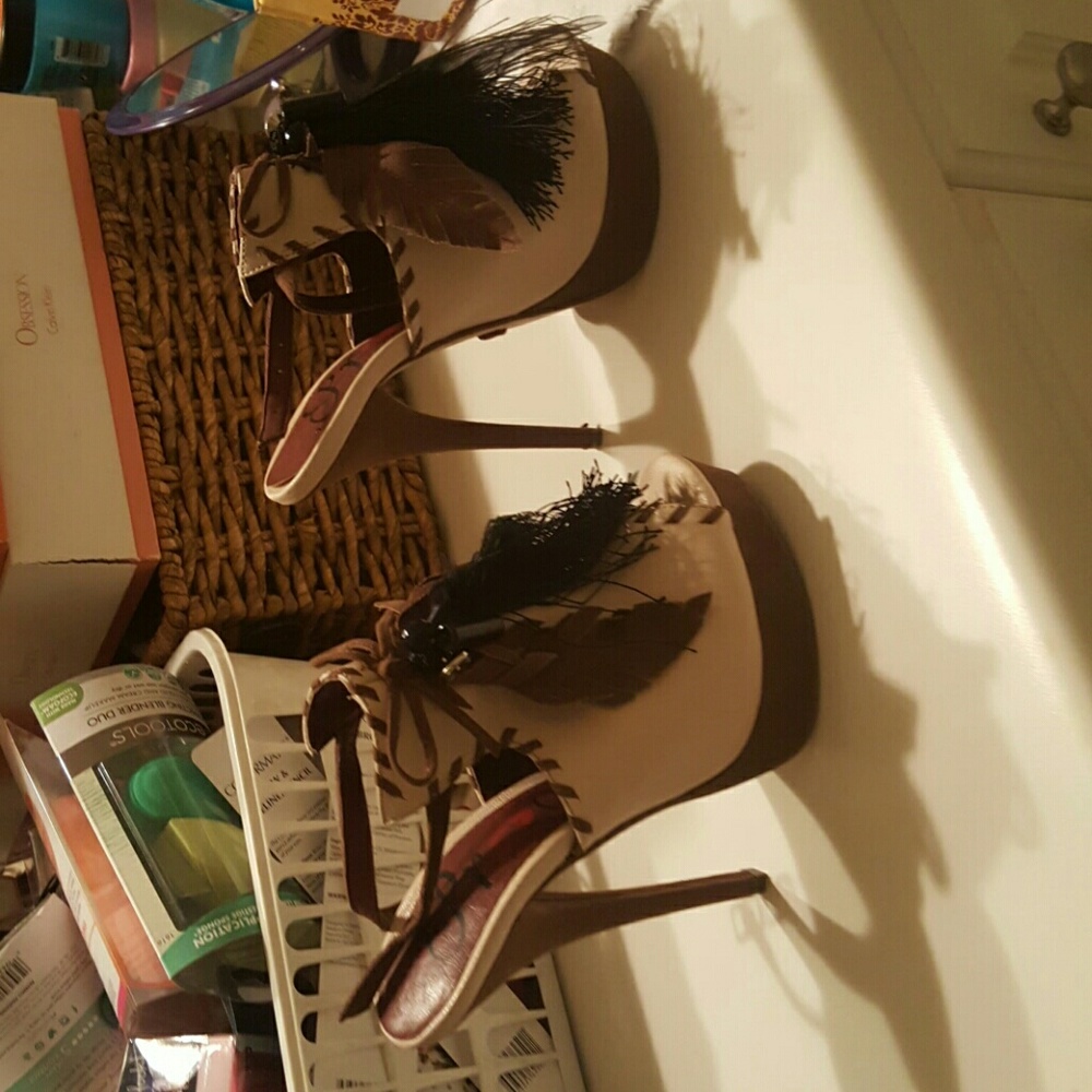 Sexy peach tan heels