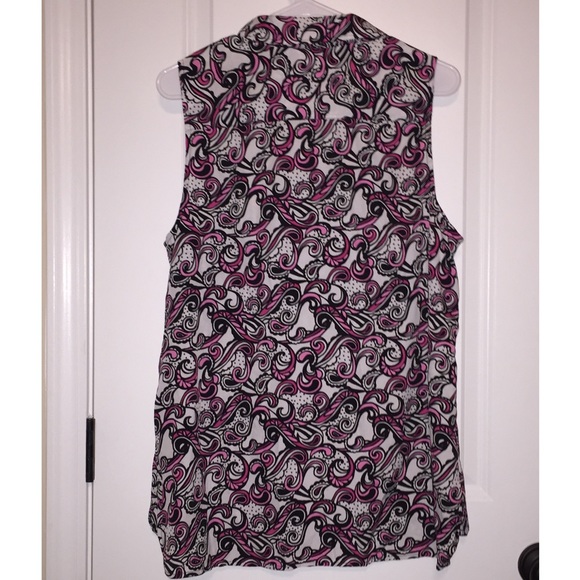 🌻Paisley Sleeveless Blouse 🌻 - Picture 2 of 2