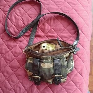 Camo, soft material cross body,smoke free home