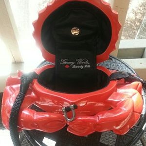 CRAB  PURSE. TIMMY WOODS.  BE VERY HILLS