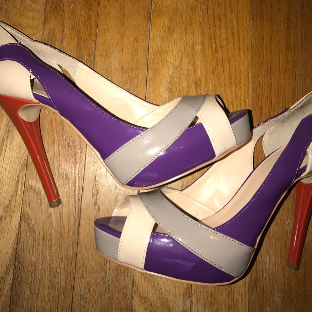 Guess peep toe stilettos size 10