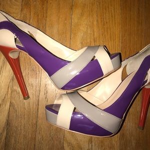 Guess peep toe stilettos size 10