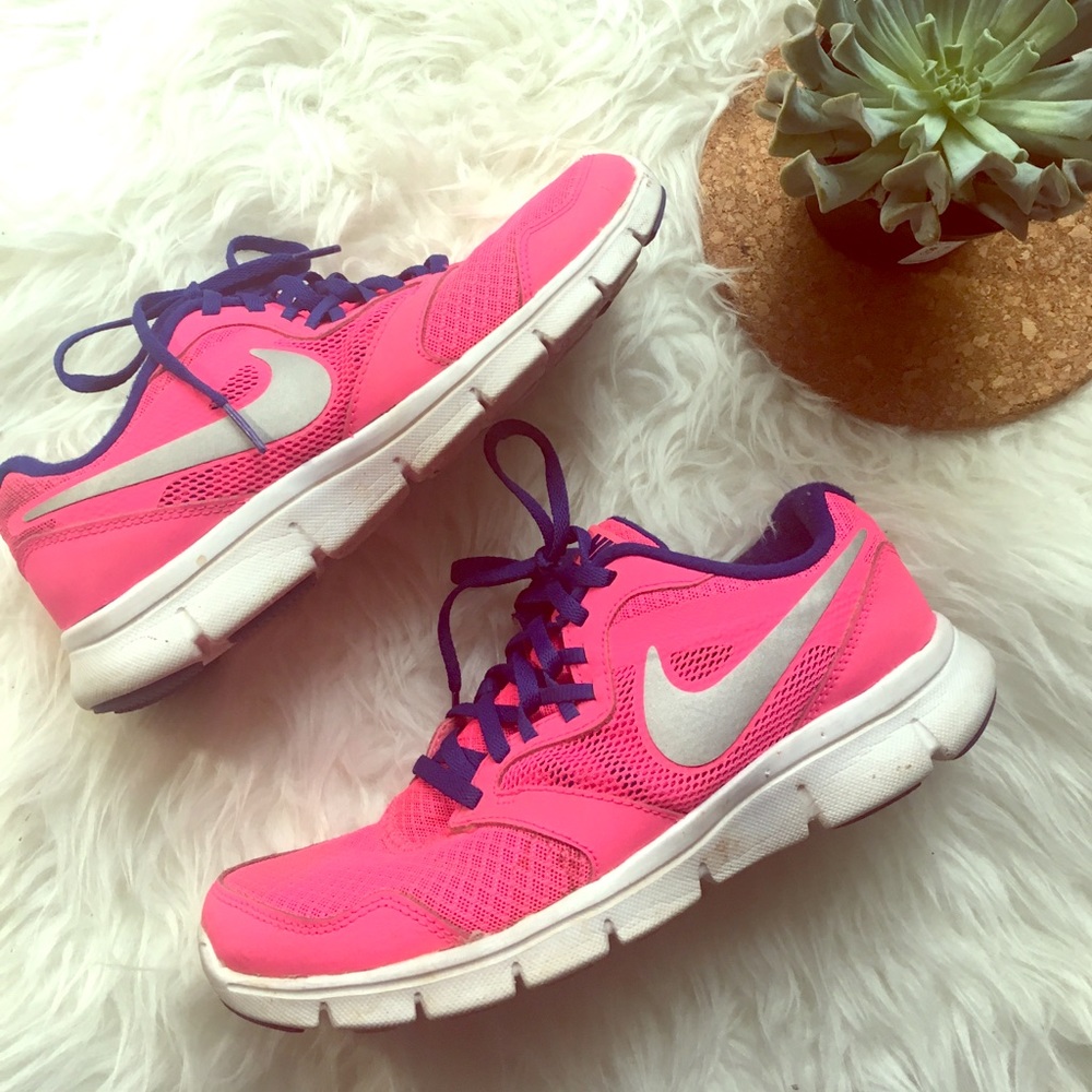 Hot Pink NIKE tennis shoes SZ 8.5 SEE DETAILS!