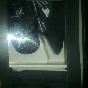 Shoes sz 2c