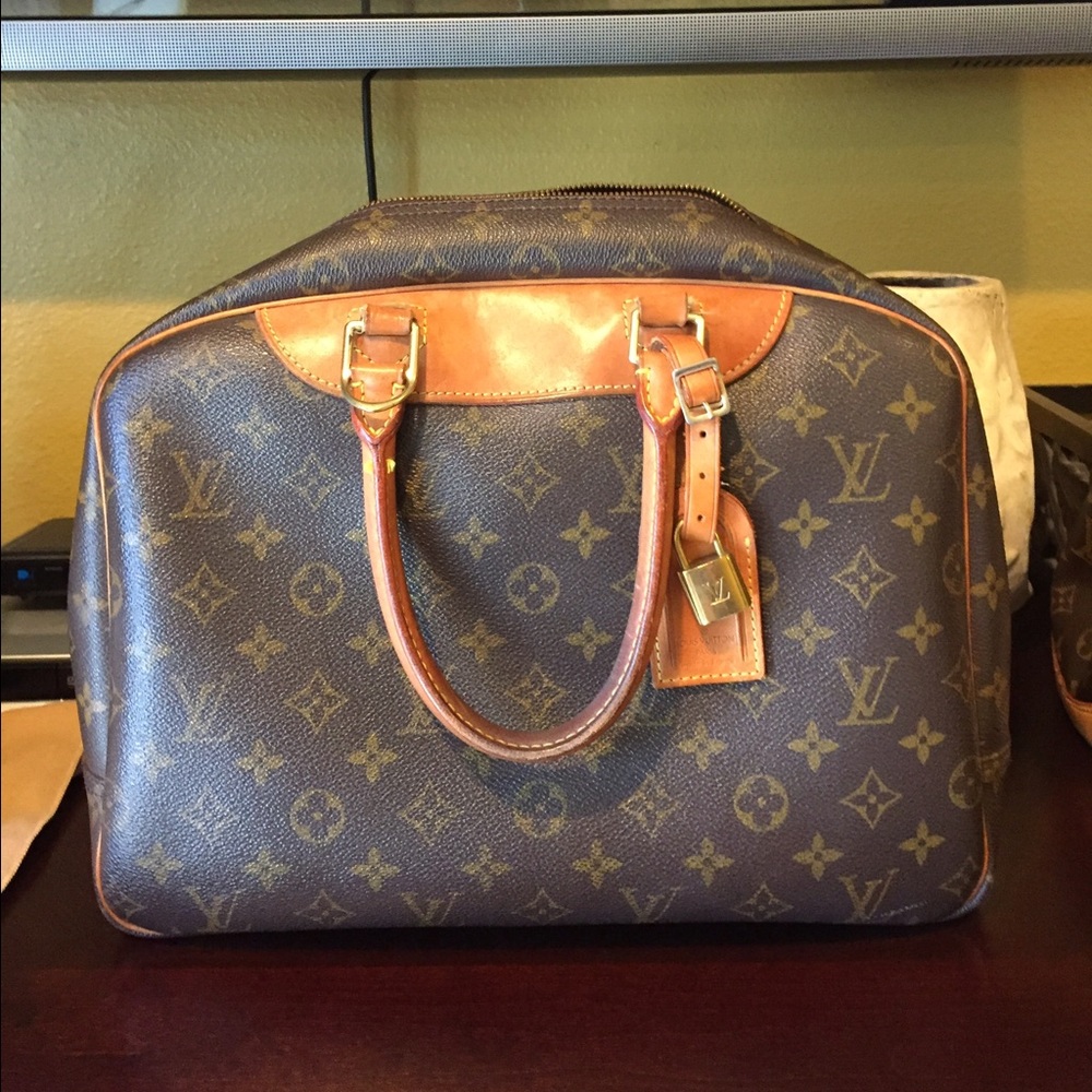 ⚡️Sold on Tradesy⭐️ Luis Vuitton Deauville