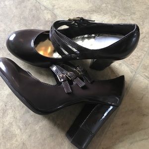 Woman high brown pump