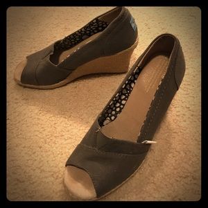 *EUC* TOMS Grey Wedges!!