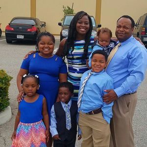 Meet your Posher, Akia