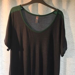 BNWOT LulaRoe Classic T