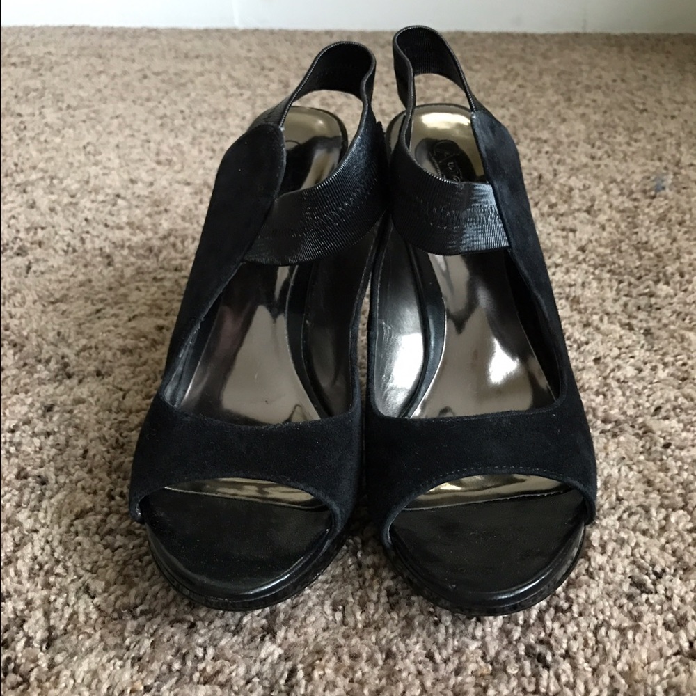 Heels - Picture 3 of 5