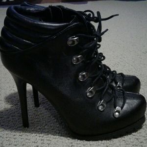 NWOT Vera Wang Black Booties