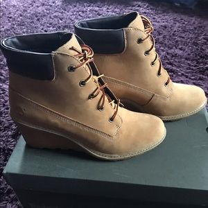 TIMBERLAND WOMEN AMSTON 6-INCH BOOTS