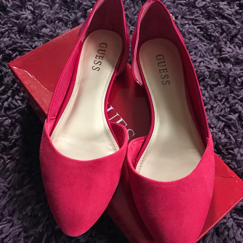 💜 Guess Flats