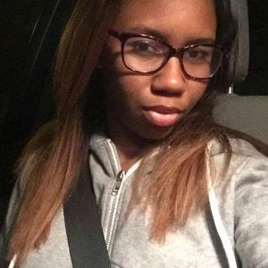 Meet your Posher, Kayla