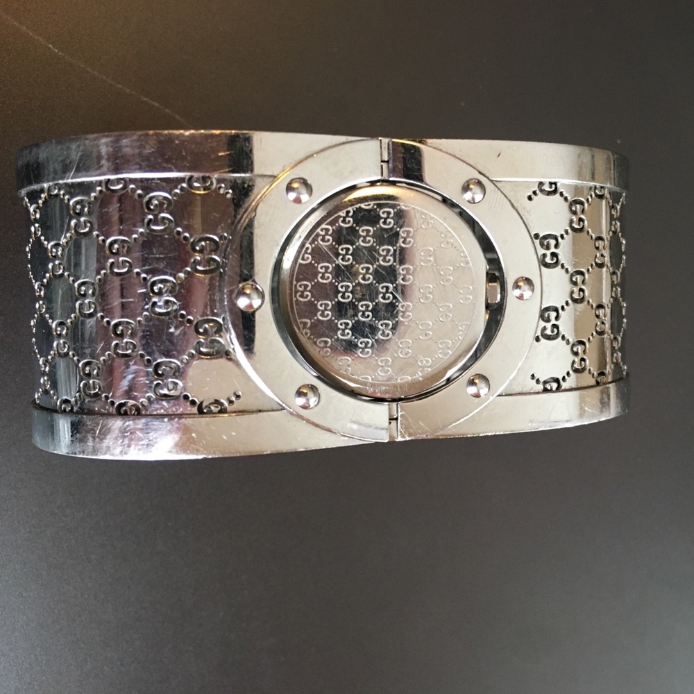 Adjustable face Gucci watch (women's)