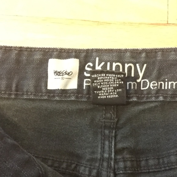 Mossimo Black Skinny Jeans - Picture 3 of 4
