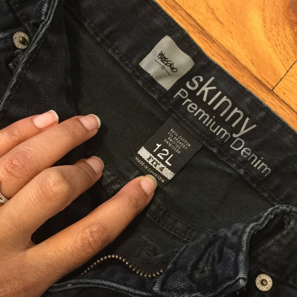 Mossimo Black Skinny Jeans - Picture 4 of 4