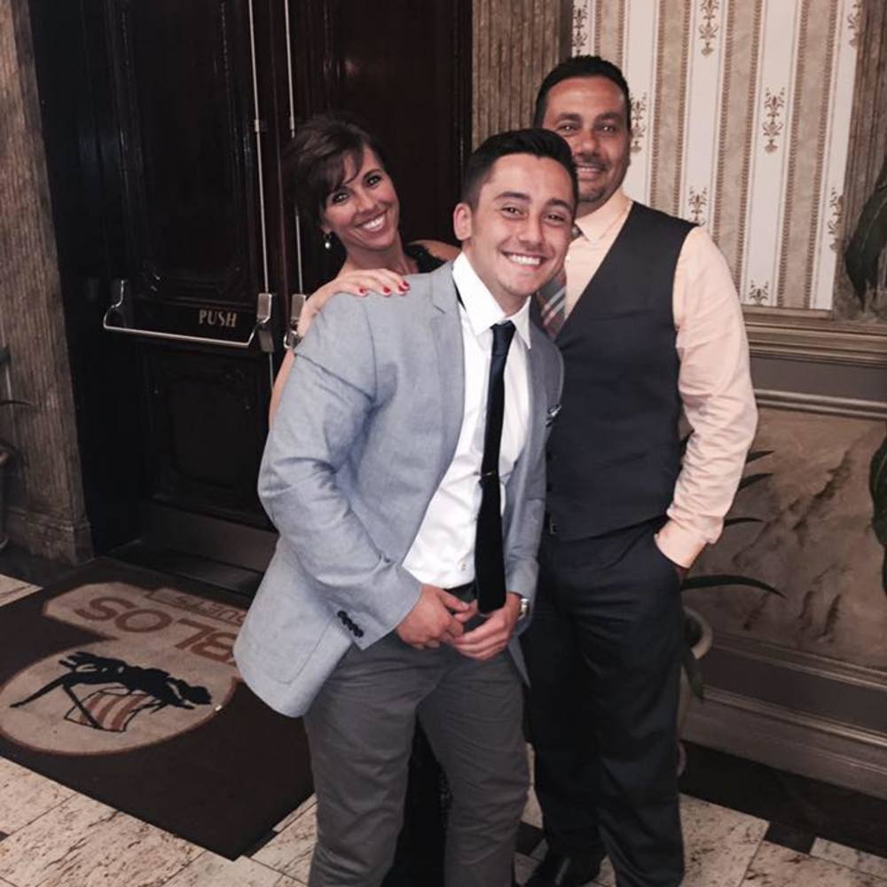 Meet your Posher, Tee