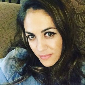 Meet your Posher, Ana