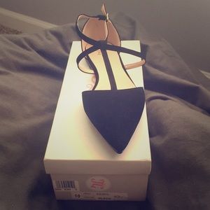 BLACK STRAPPY FLATS