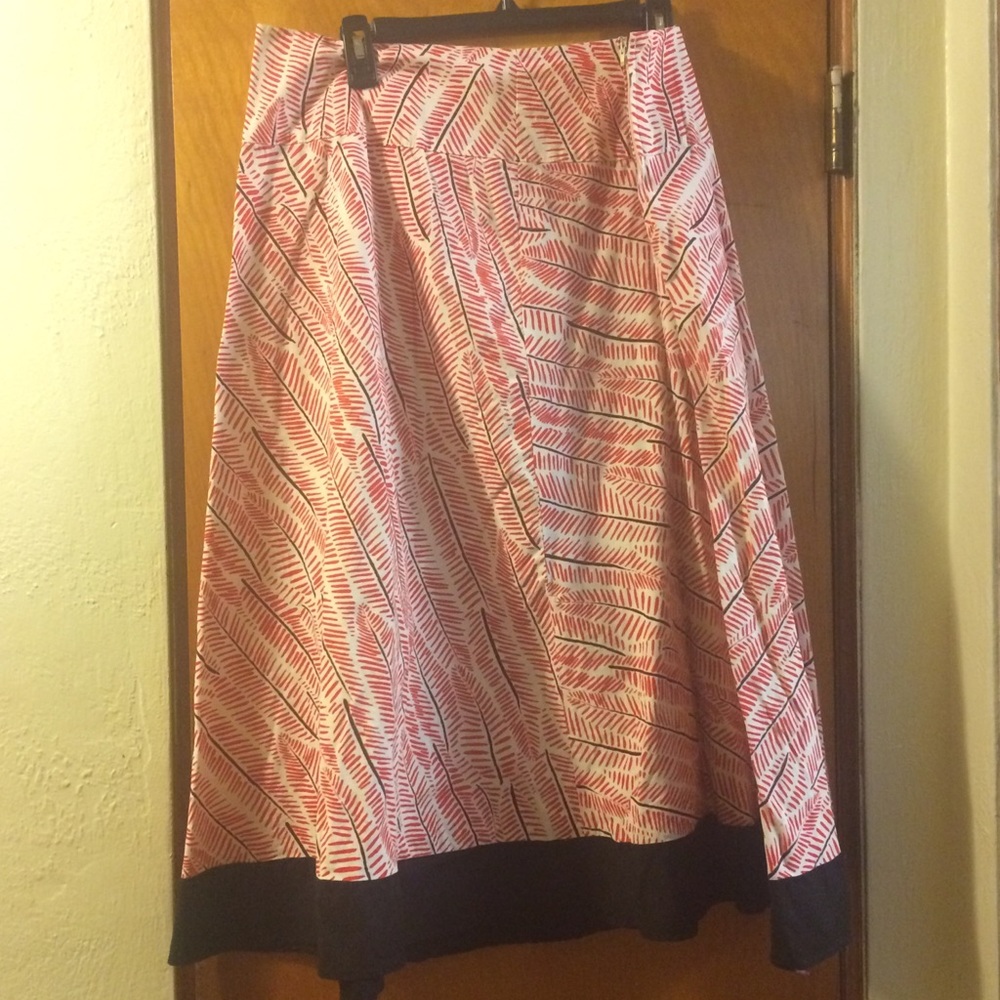 ***LAST CHANCE*** 🎉🎉🎉 Red Leaf Print Skirt
