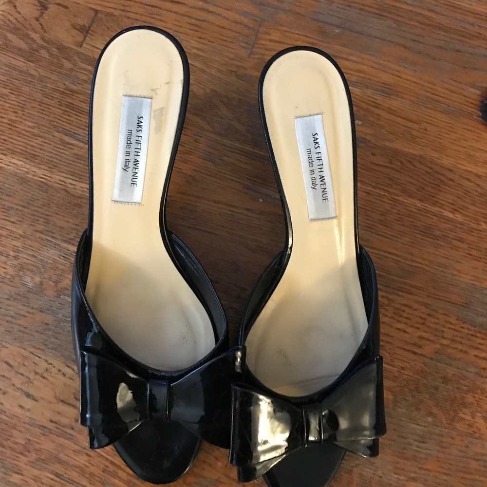 Saks Fifth Ave black patent leather kitten heels!