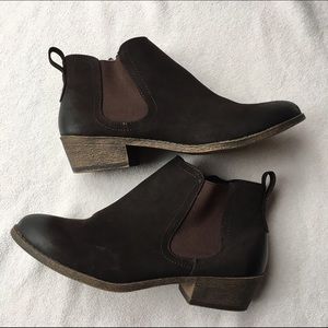 Distressed Look Ankle Booties dark brown
