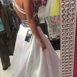 Meet your Posher, Selise