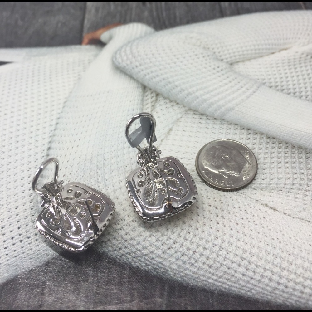 Two-Tone Post Earring - Picture 6 of 7