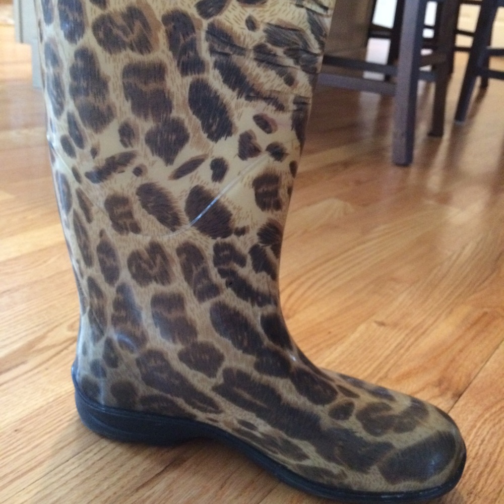 Cheetah rain boots