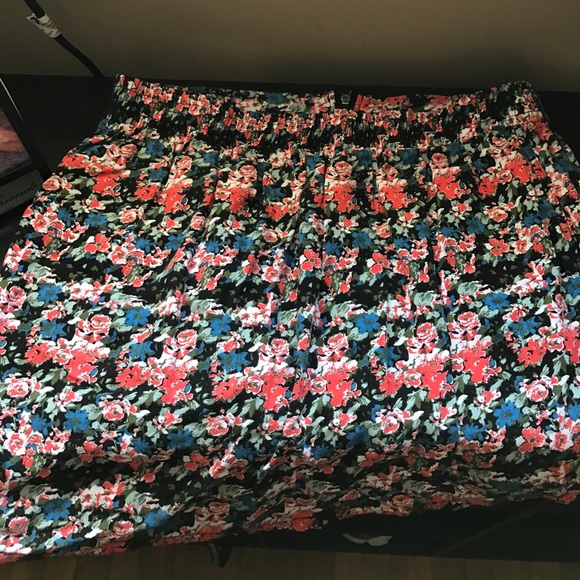 Skirt - Picture 1 of 2