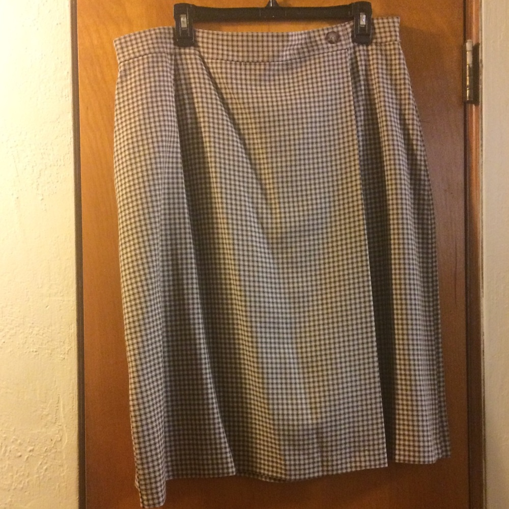 ***LAST CHANCE*** 🎉🎉🎉Plaid Mock Wrap Skirt