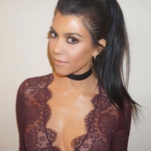 Black Velvet Choker 🖤