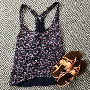 💐Adorable floral top!