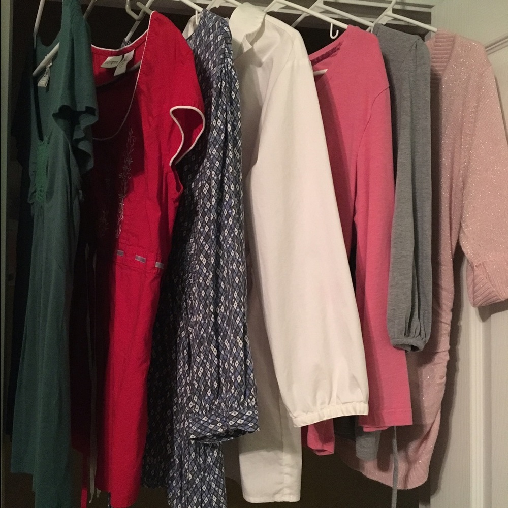 Maternity tops LOT