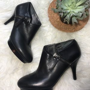 Nine West Black Leather Zipper booties SZ 8