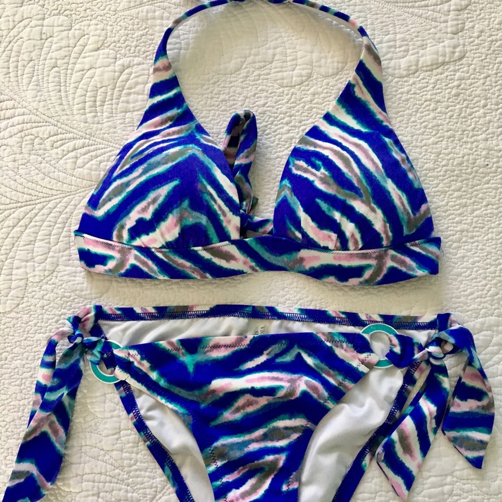 Victoria's Secret two piece bathing suit. 👙