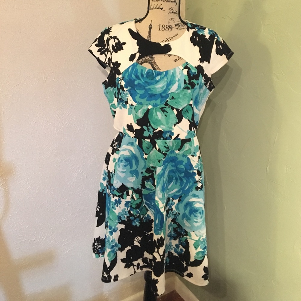 Adorable cutout dress