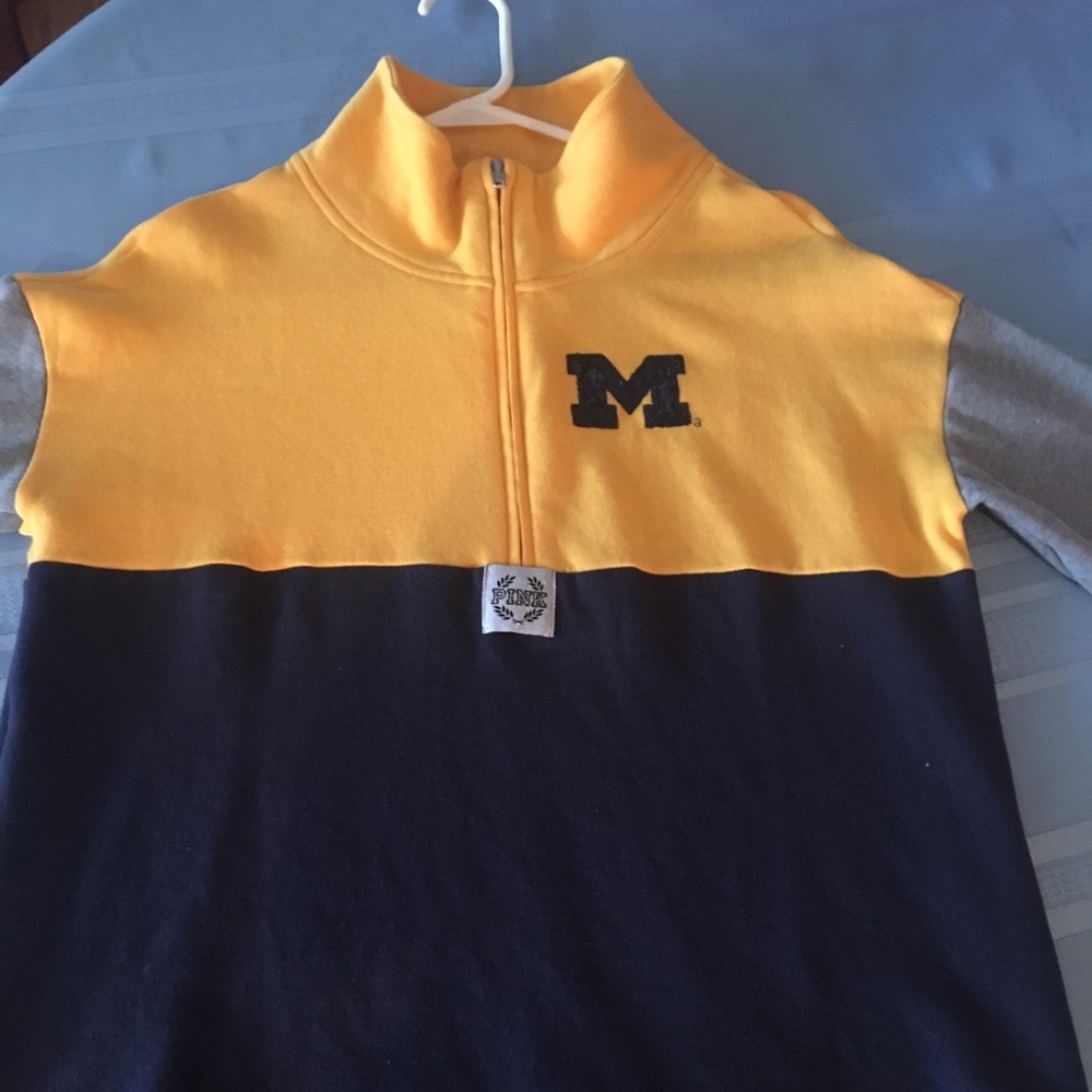 U of M hoodie PINK VS