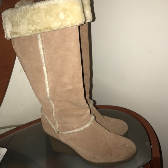 Melrose Ave Shoes - 💥Fur boots w/ wedge heel