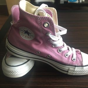Size 6 Purple high top Converse