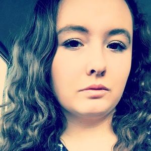 Meet your Posher, Jillian