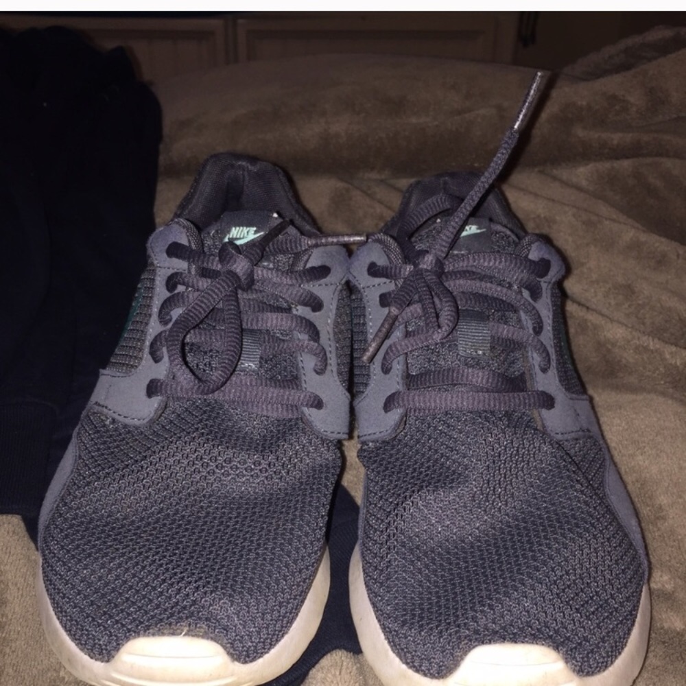 Nike tennis shoes