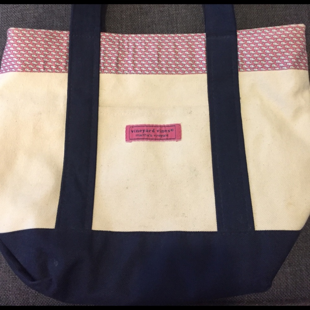 Vineyard Vines small whale print tote