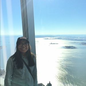 Meet your Posher, Gloria