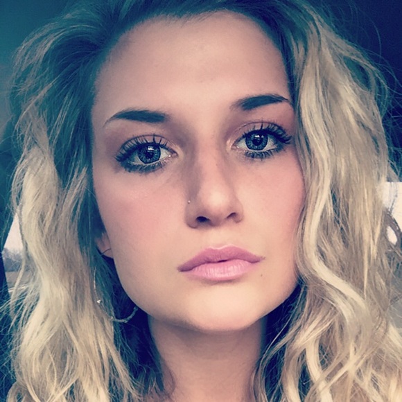 Meet your Posher, Kelsey - Picture 1 of 1