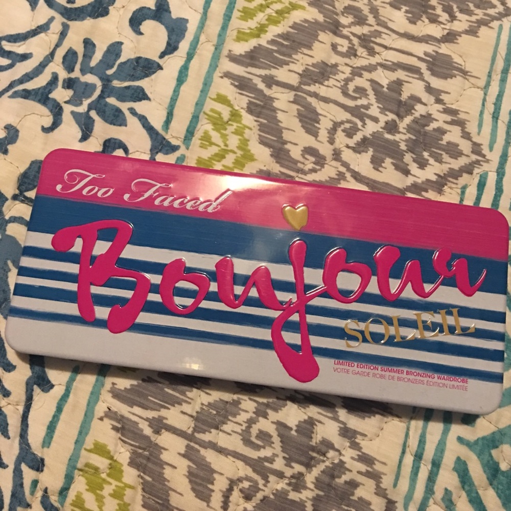 Too faced bonjour soleil bronzer palette
