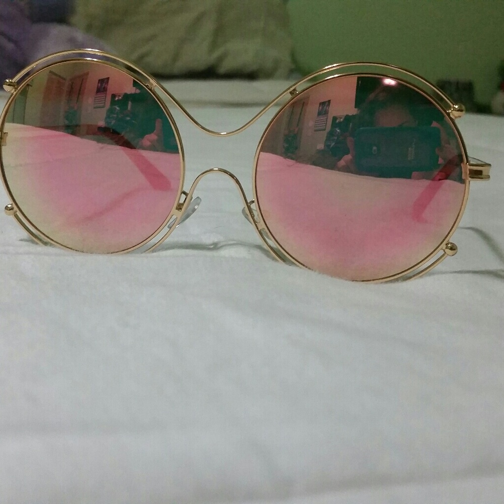 Oversized Mirrored Sunglasses - Picture 2 of 4