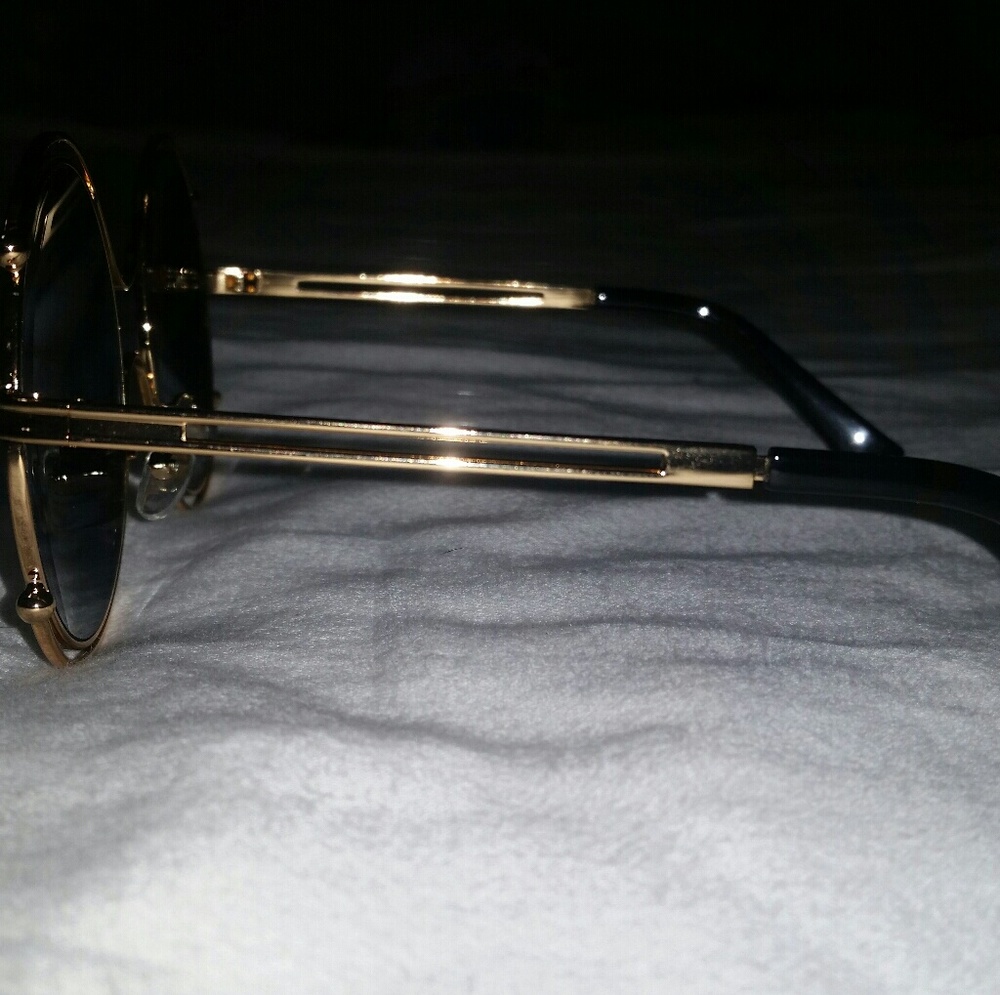 Oversized Mirrored Sunglasses - Picture 4 of 4